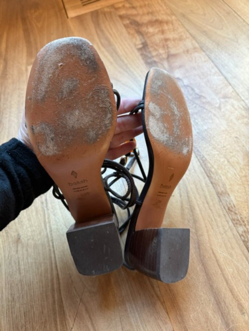 Caya Heeled Leather Sandals - Picture 8 of 14